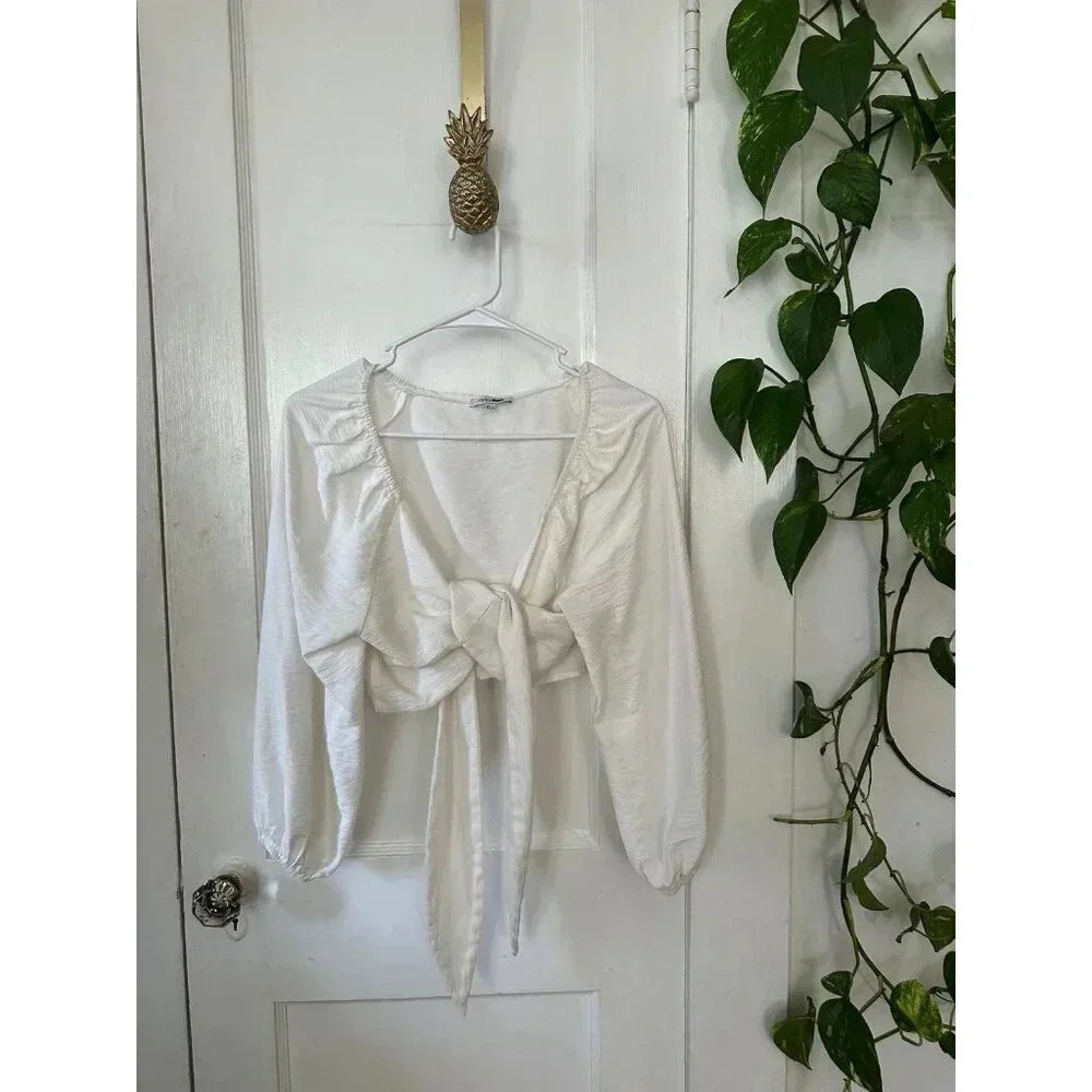 Fashion nova women’s size extra large, white cropped blouse